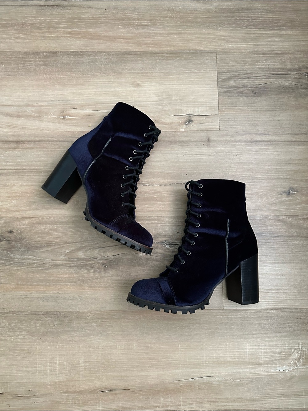 Report “Alanna” Navy Velvet Lace-Up Block Heel Boots Size 8.5